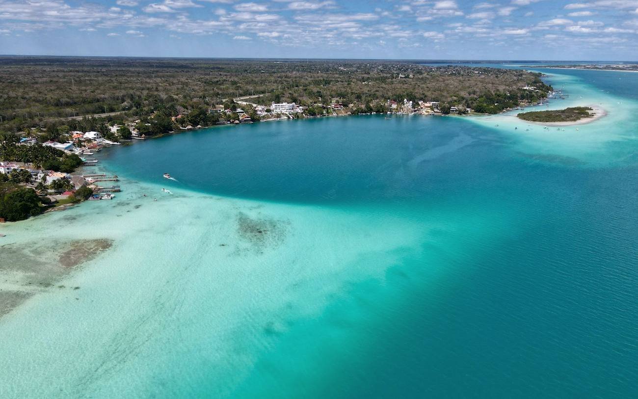 Laguna de Bacalar, Quintana Roo, vista desde el aire (imagen de muestra)